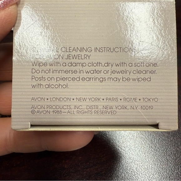 Avon “Lucky Clover” goldtone clip  Earrings NIB 1988 vintage - Picture 2 of 4